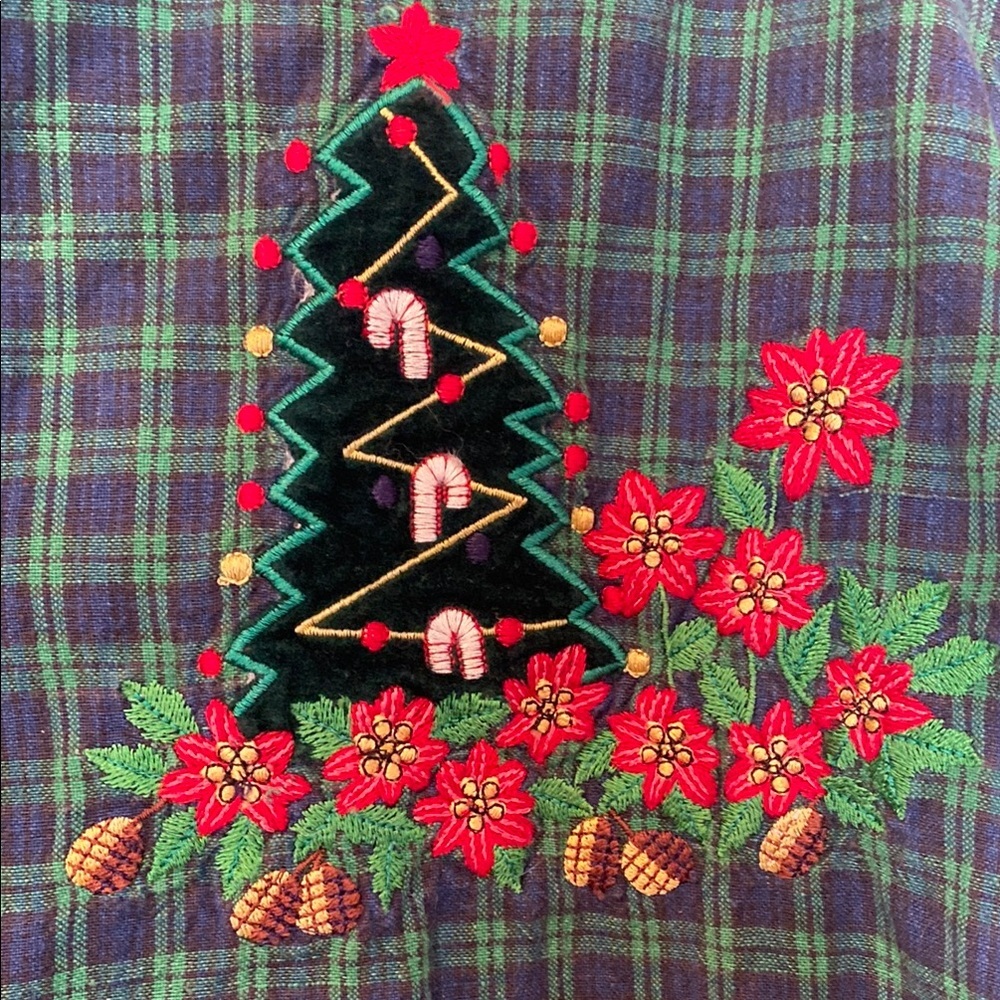 Casey & Max Women’s Large Plaid Felt Trees Button Down Ugly Christmas Shirt - Picture 2 of 4